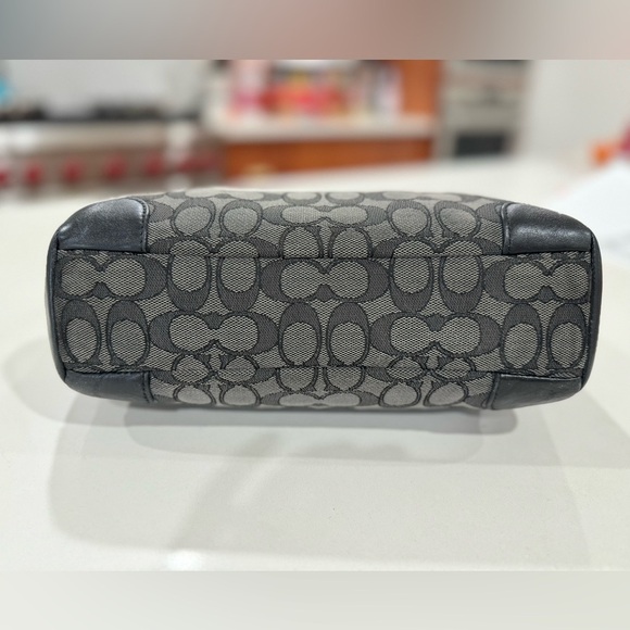 Coach signature handbag, black leather - Picture 5 of 14